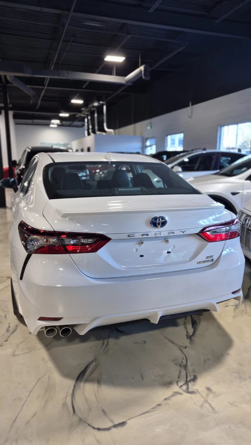 Toyota Camry SE Hybrid - White - photo 2