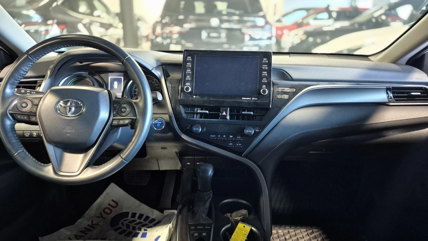Toyota Camry SE Hybrid - White - photo 4