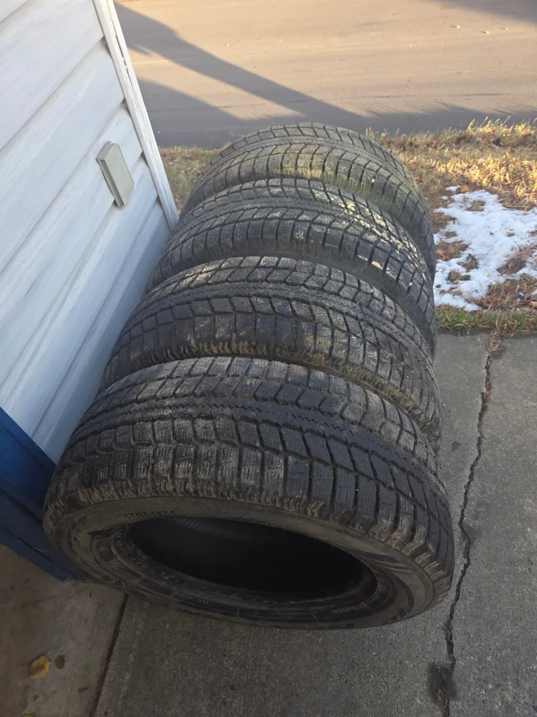 Set of 4 Used 245/65R17 107H Tires image indicator(2)