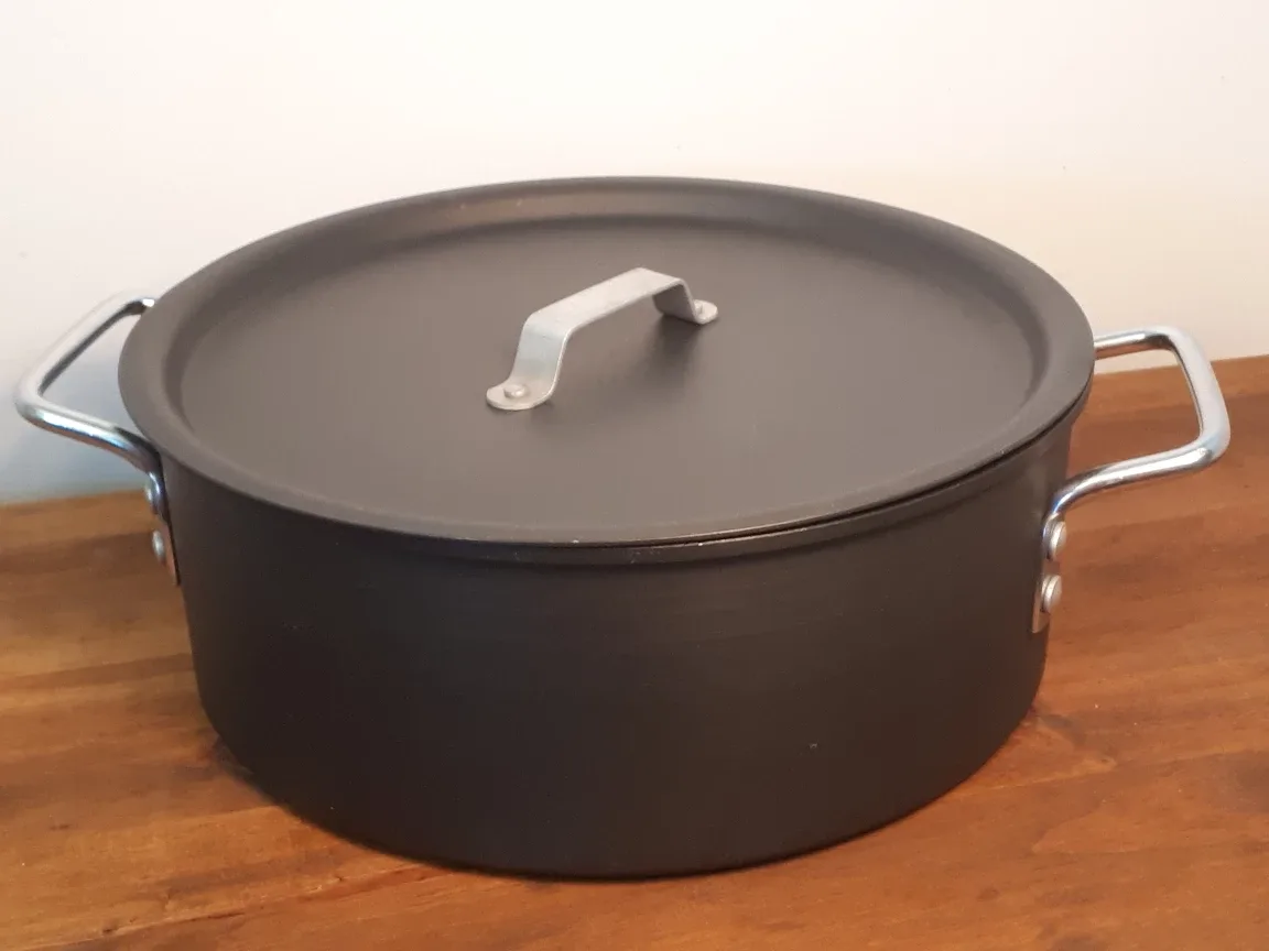 Calphalon 8 1/2 Qt Stock Pot with Lid thumbnail