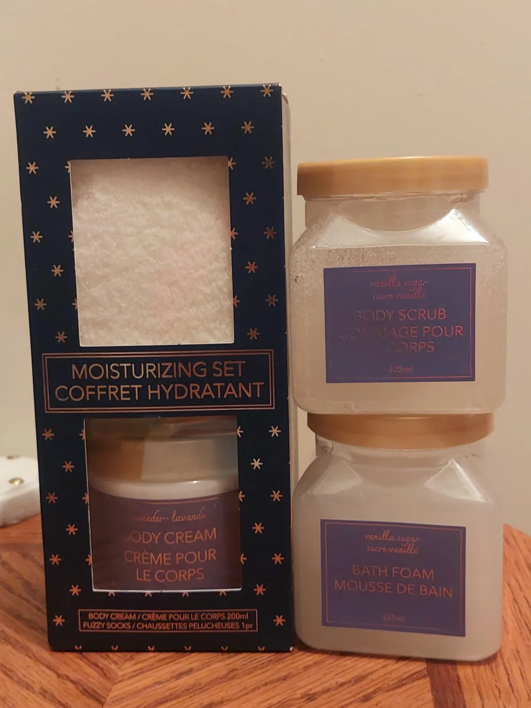 Moisturizing Set with Body Cream, Scrub, Bath Foam