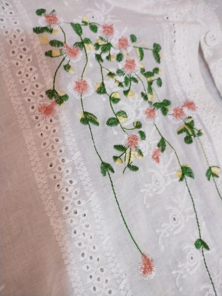 White Floral Embroidered Blouse image indicator(2)