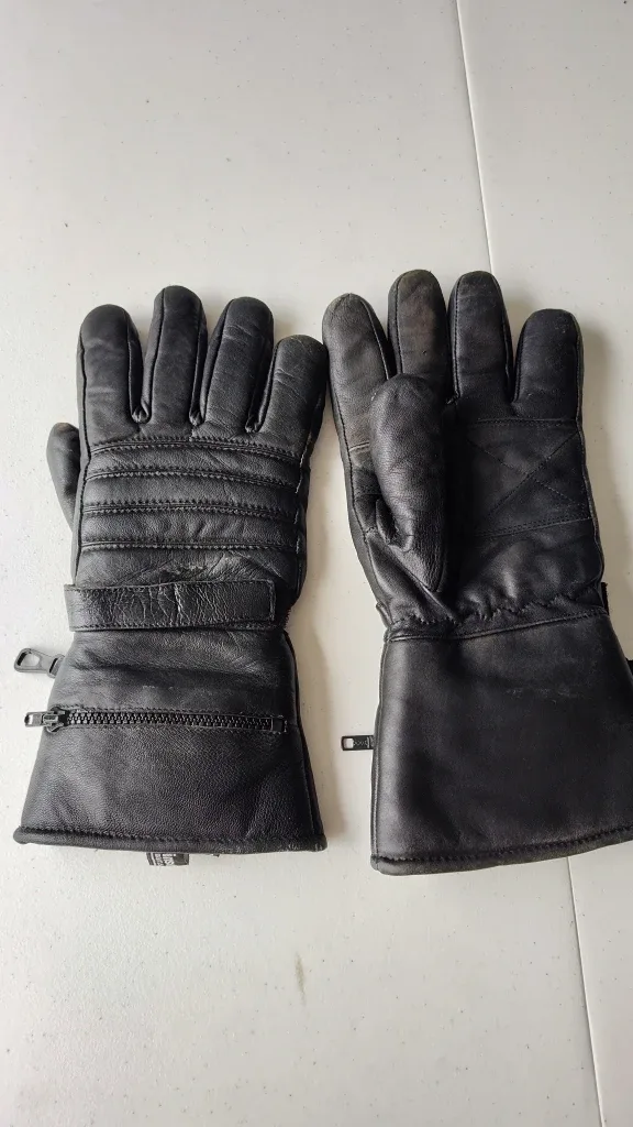 REV'IT! & BILT Motorcycle Gloves image indicator(2)
