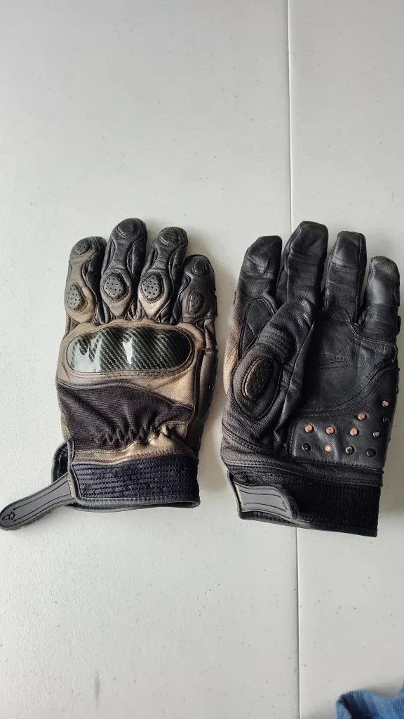 REV'IT! & BILT Motorcycle Gloves image indicator(4)