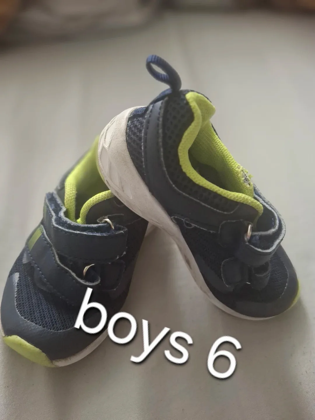Boys size 6 sneakers thumbnail