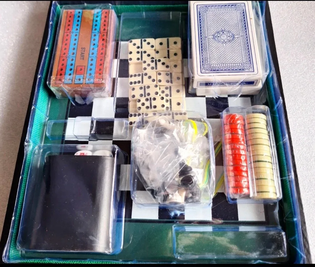 Game Parlor: Backgammon, Dominoes, Chess Set image indicator(3)