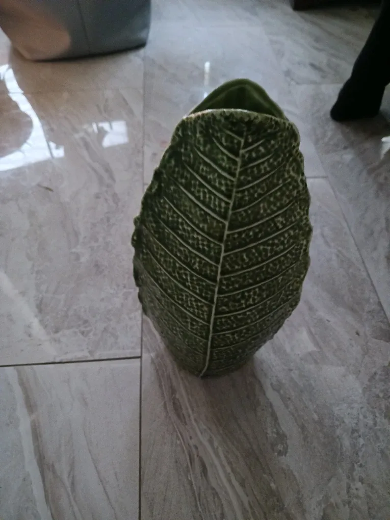 Leaf-shaped Vase