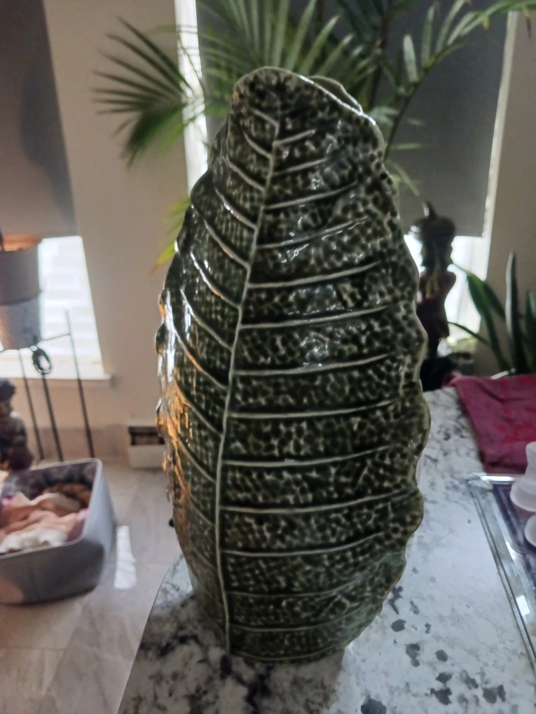 Leaf-shaped Vase - photo 2