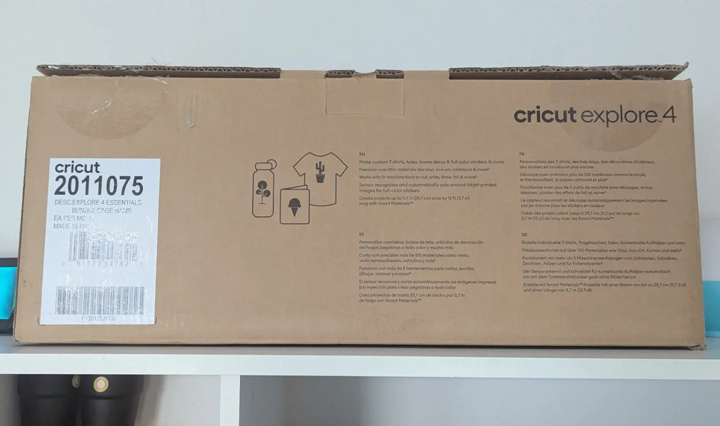Cricut Explore 4 Smart Cutting Machine Bundle - Like New! image indicator(3)