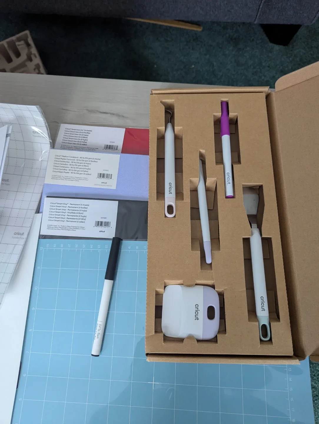 Cricut Explore 4 Smart Cutting Machine Bundle - Like New! image indicator(5)