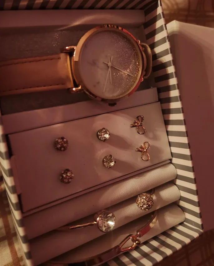 Kate & Leo Watch and Jewelry Set image indicator(2)