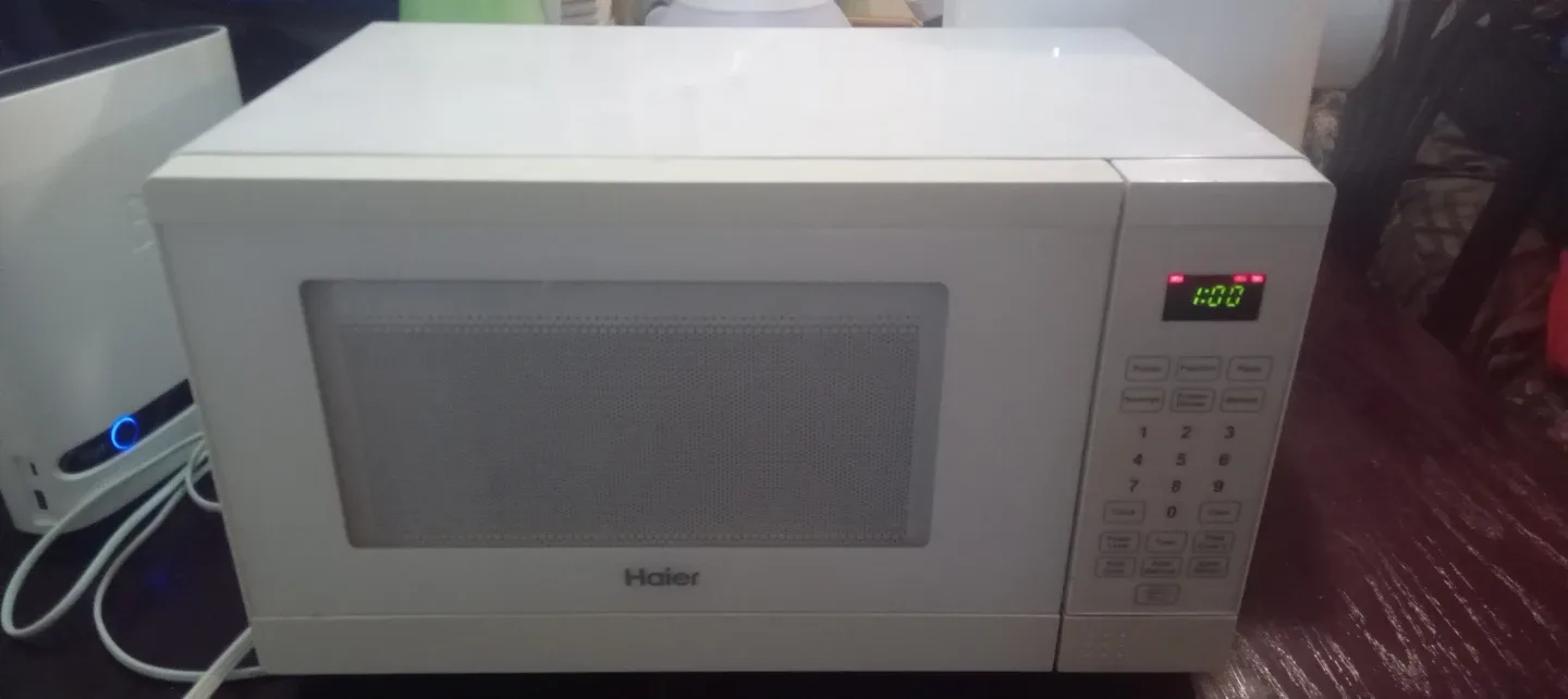Haier White Microwave Oven thumbnail