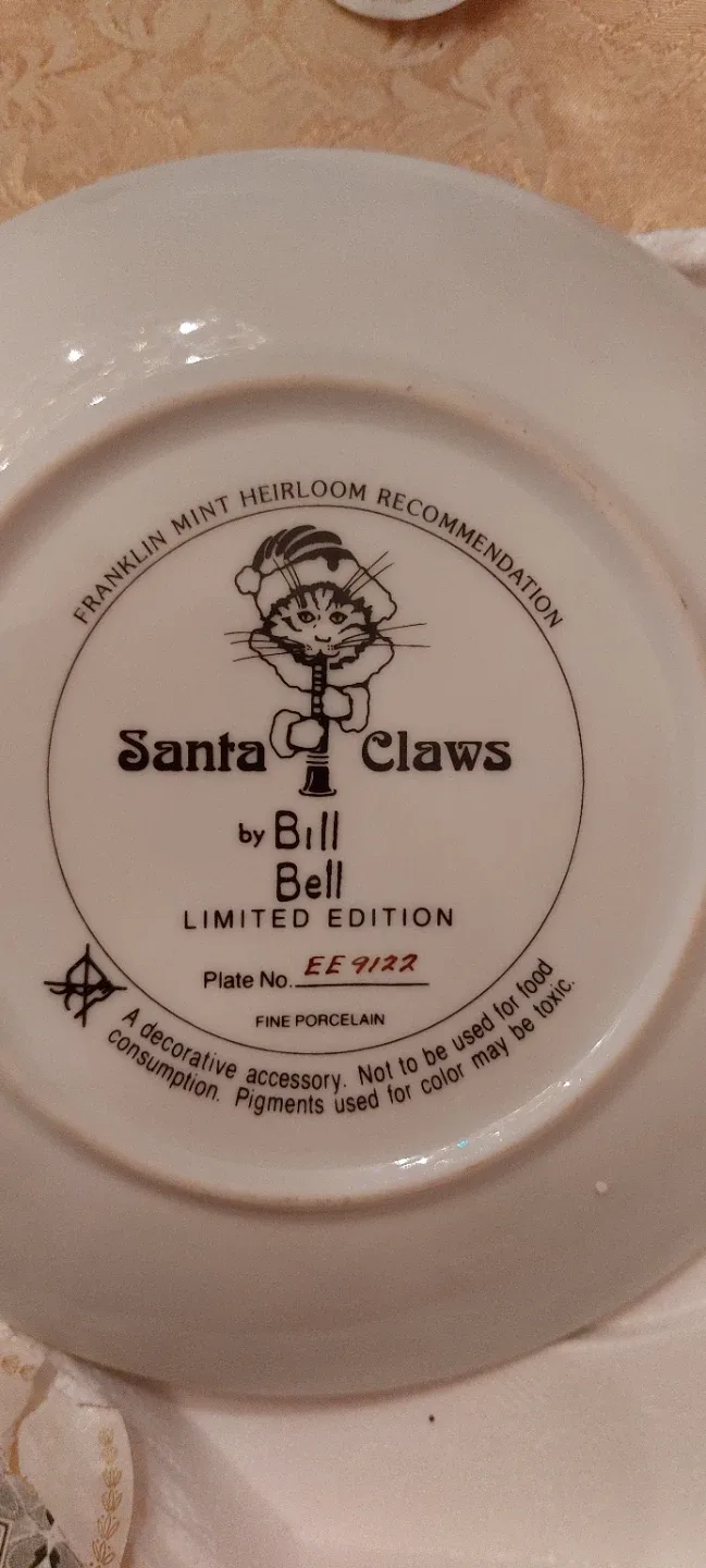 Franklin Mint Santa Claws Collector Plate by Bill Bell image indicator(5)
