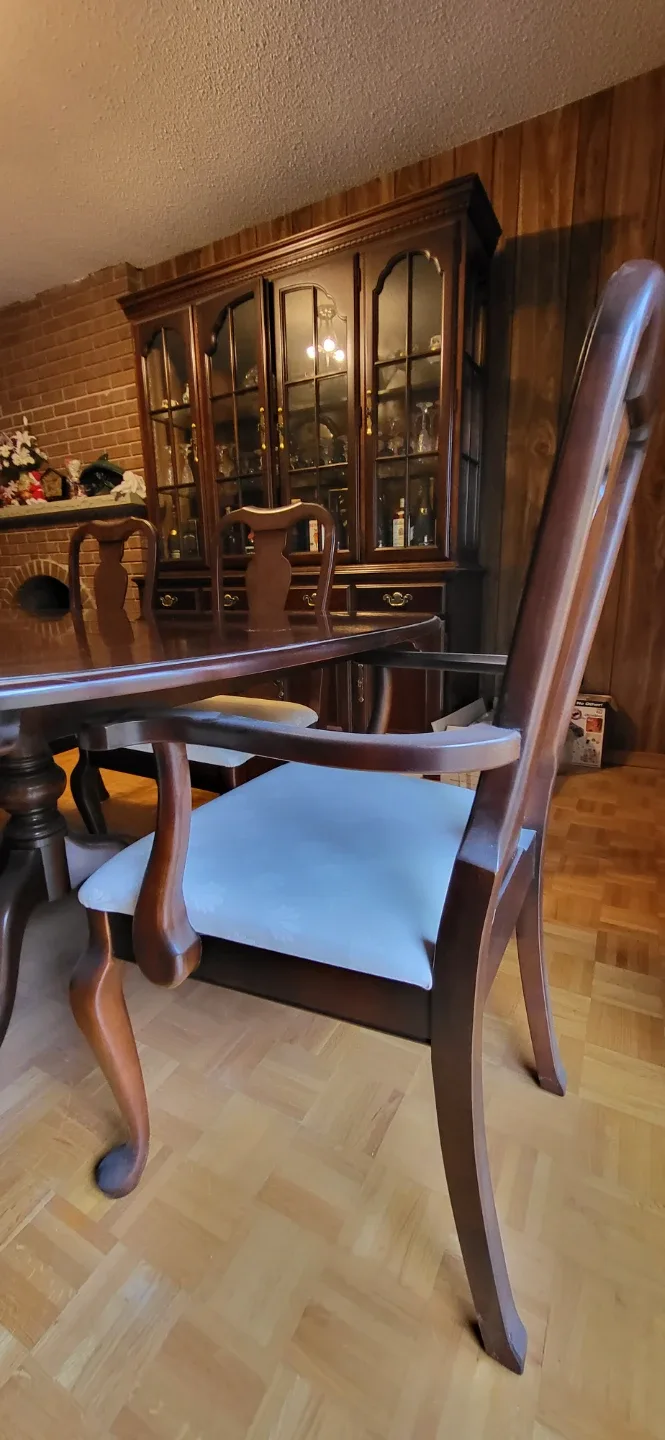 Dining Table & Hutch Set image indicator(2)