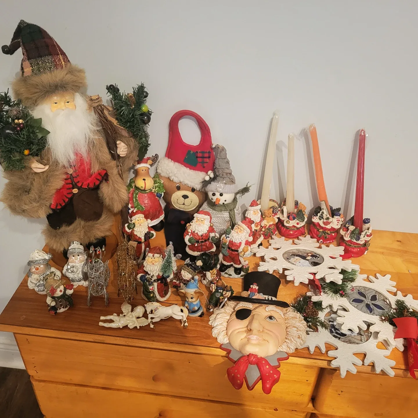 Christmas Decorations - Santa, Snowmen, & More!