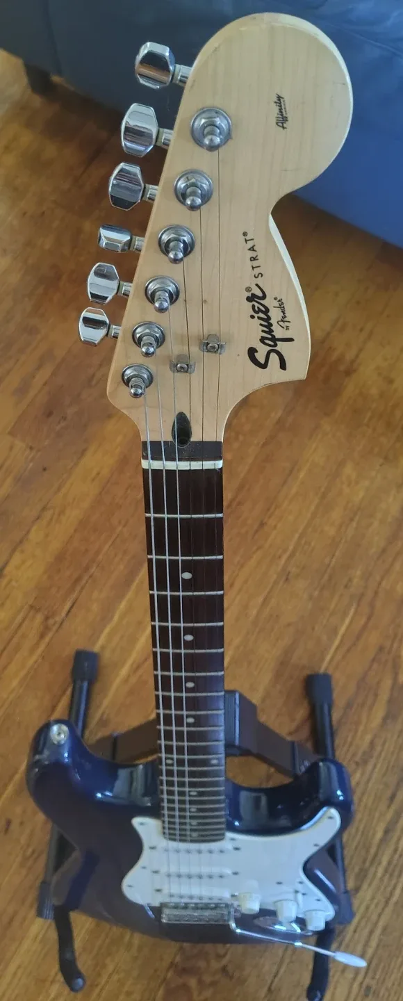 Squier by Fender 20th Anniversary Strat image indicator(5)