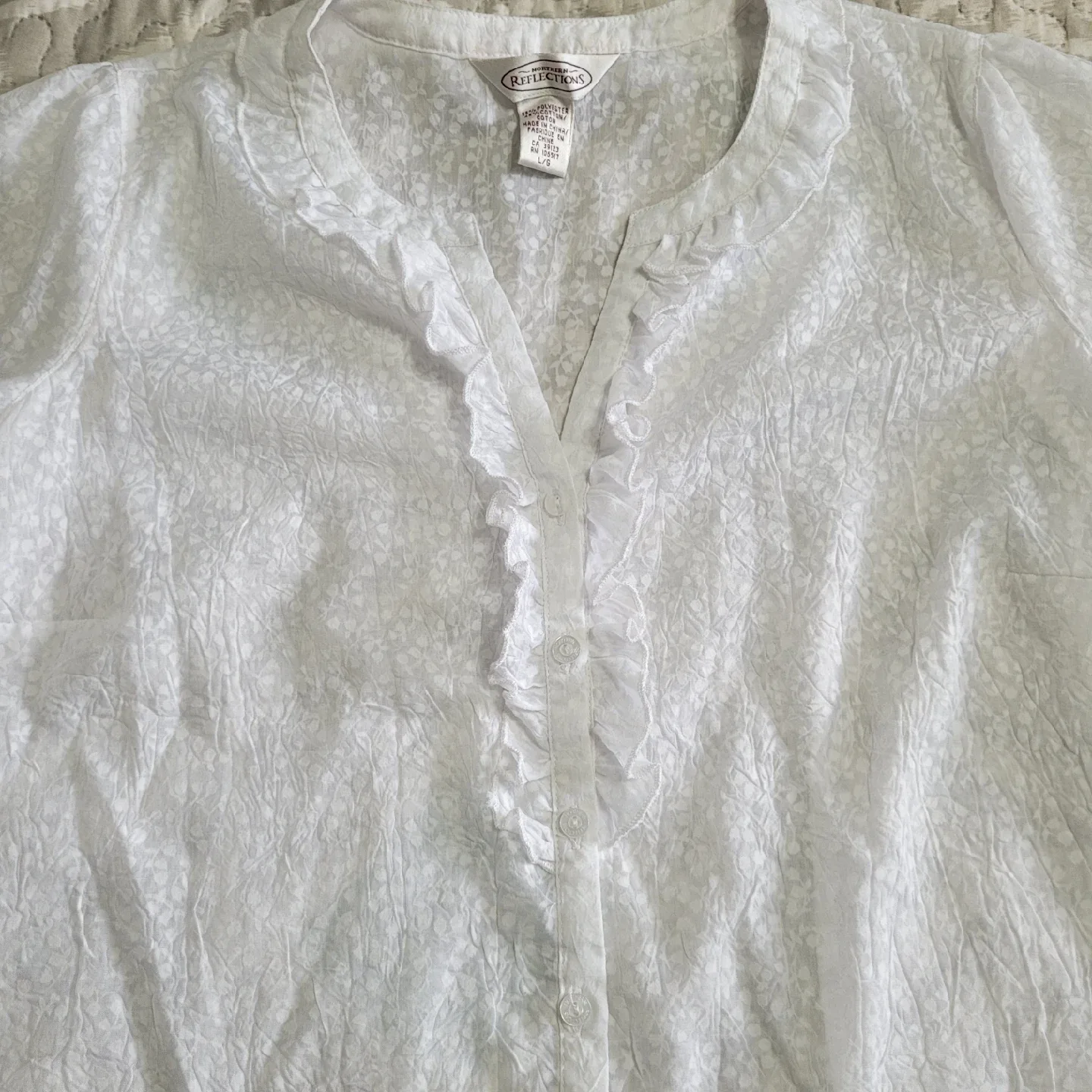 Ladies Size Large Light Top image indicator(4)