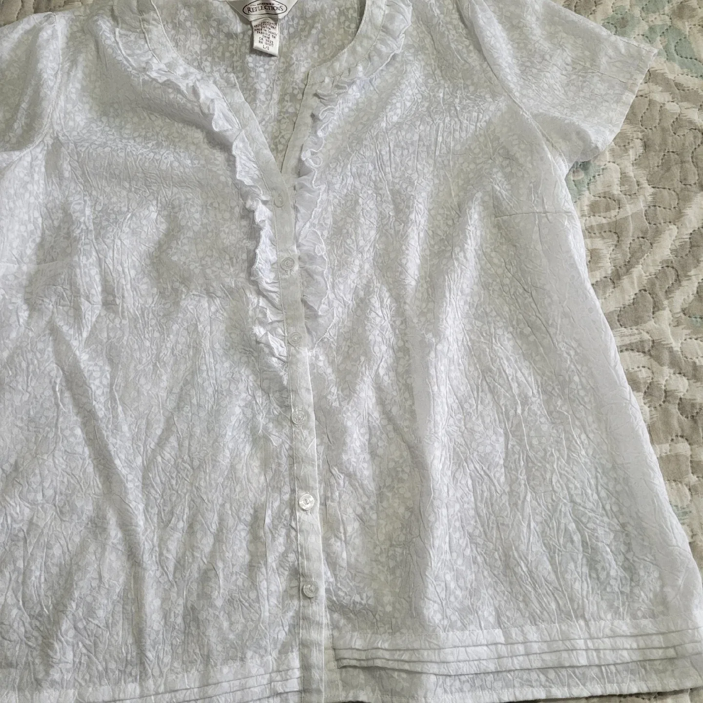 Ladies Size Large Light Top image indicator(5)