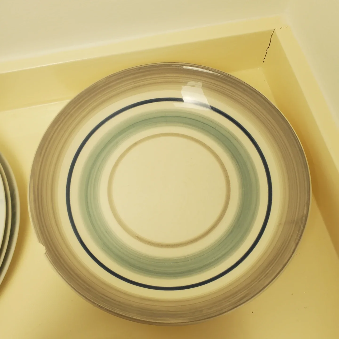 Free Assorted Plates and Bowls 🥕 image indicator(8)