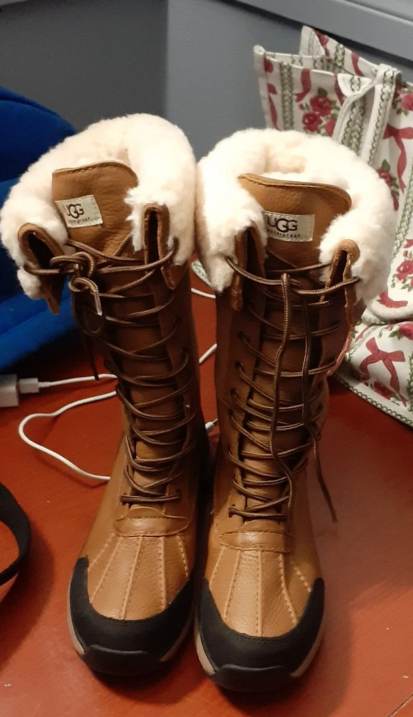 UGG Adirondack III Tall Boot - Size 7 image indicator(2)