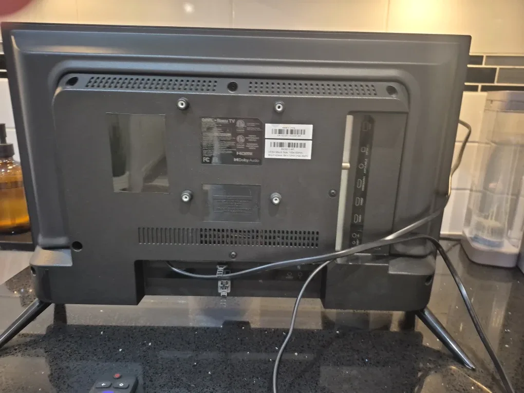 onn. Roku TV 24" image indicator(2)