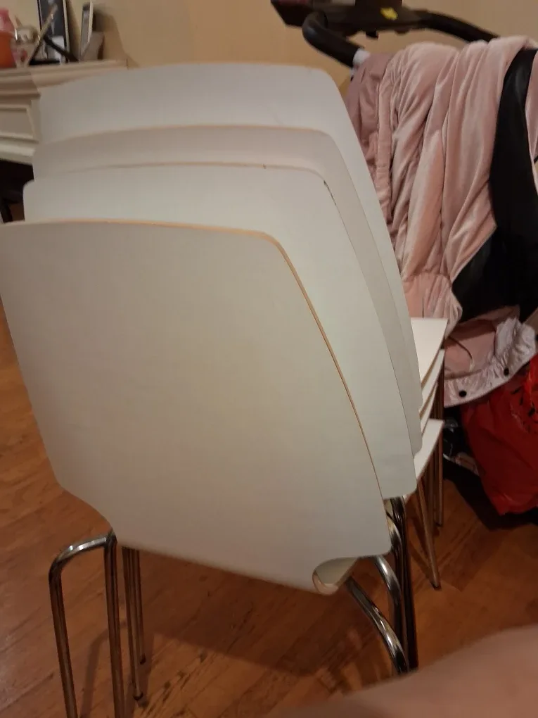 Set of 4 White Stacking Chairs image indicator(2)