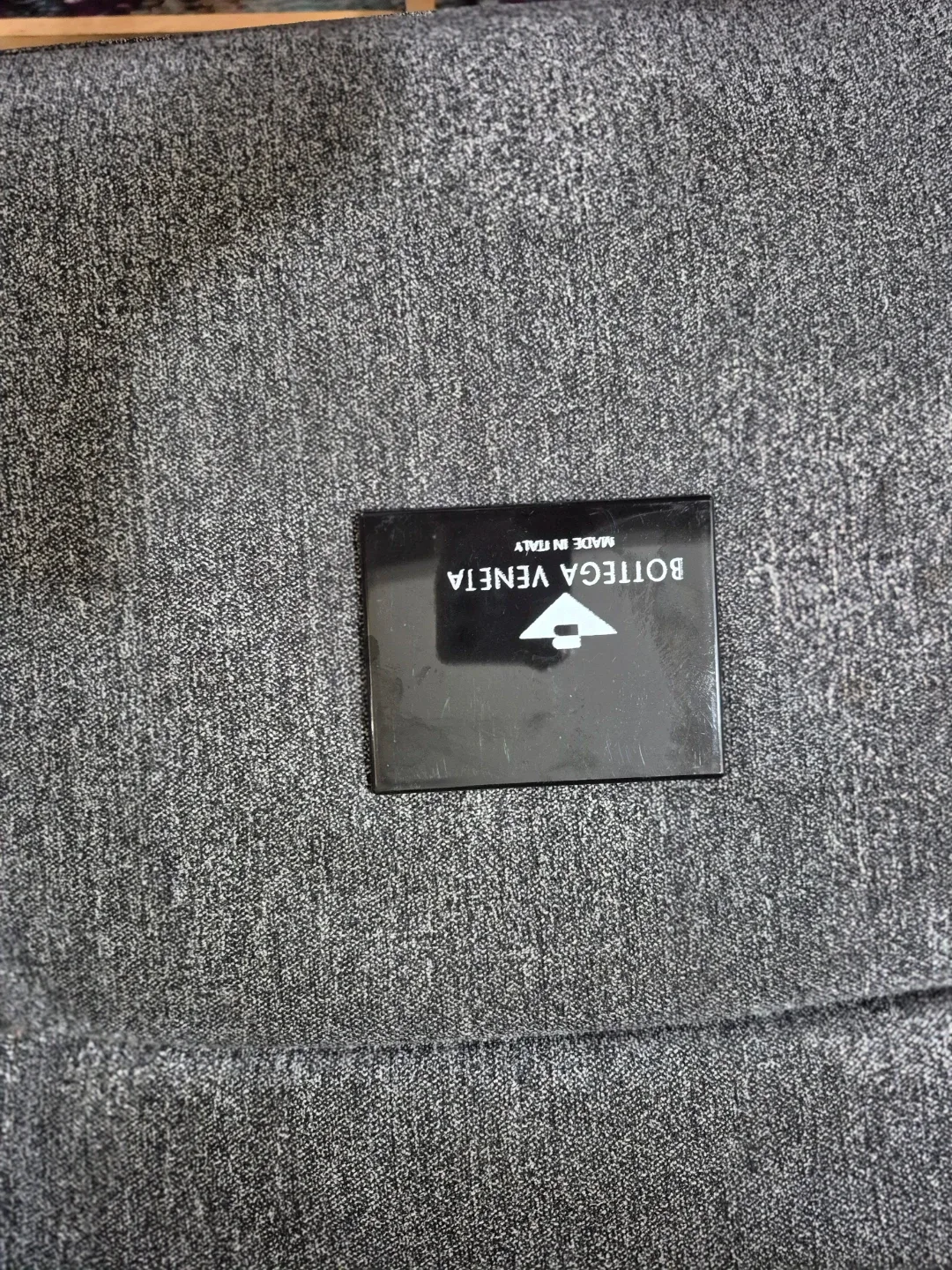 Bottega Veneta logo mirror image indicator(2)