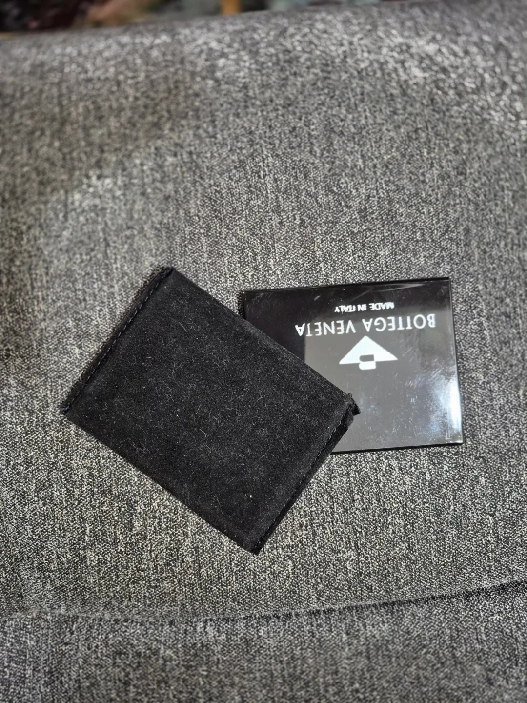 Bottega Veneta logo mirror image indicator(3)