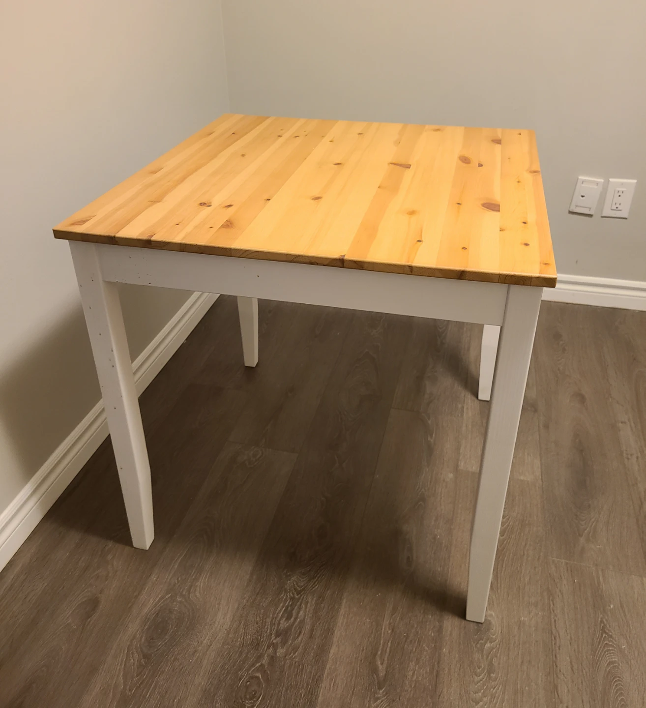 Pine Square Table