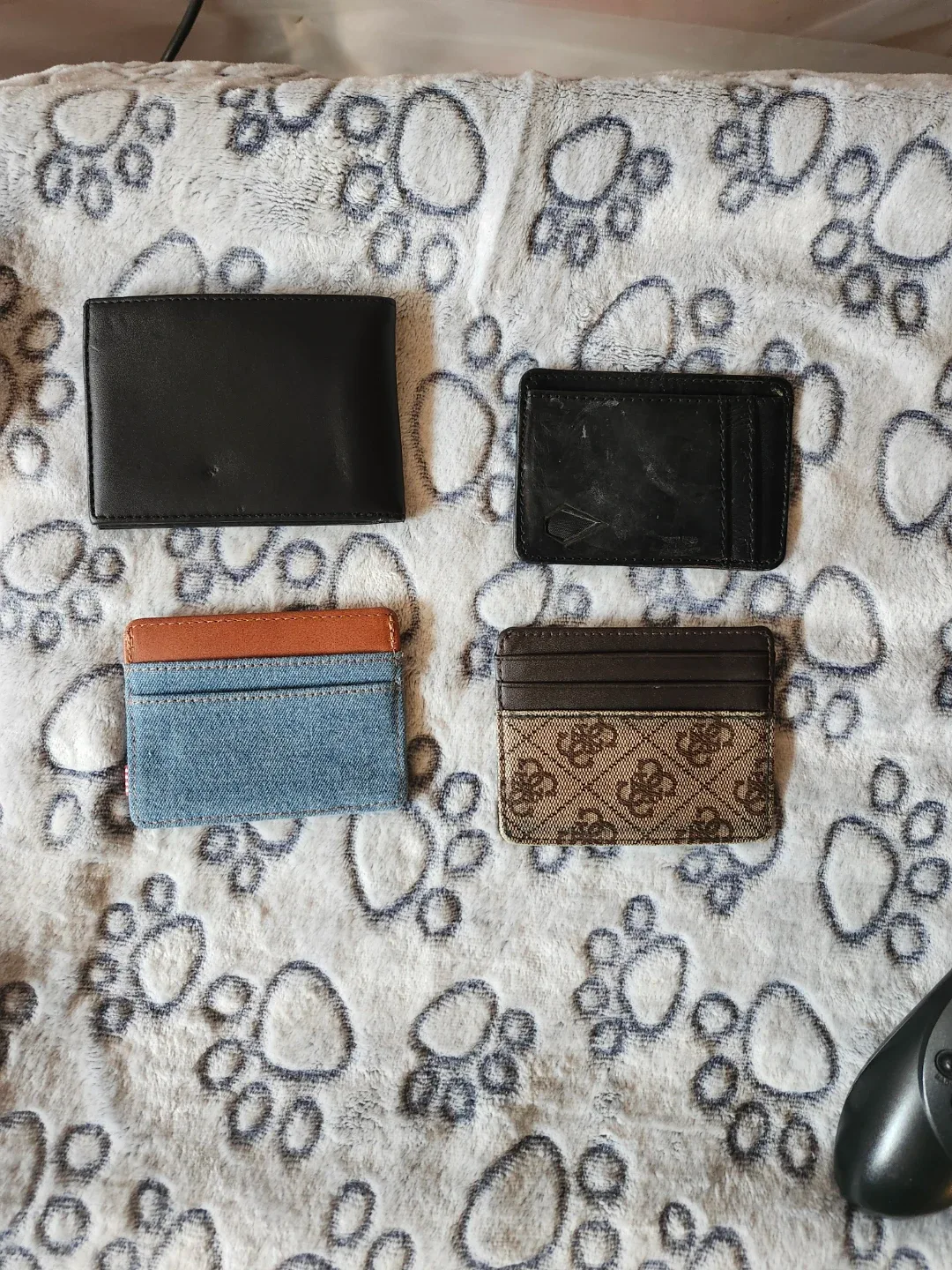 Volcom, Herschel, Guess Wallets image indicator(2)