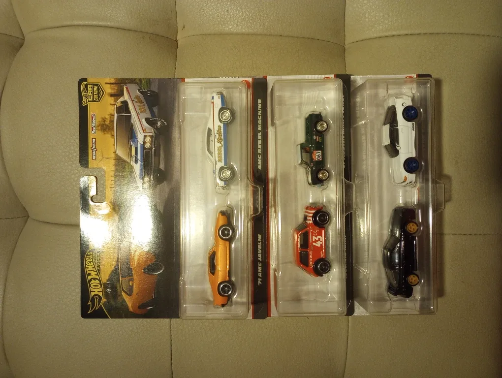 6 NEW in PACKAGE Diecast Metal Hot Wheels Cars image indicator(3)