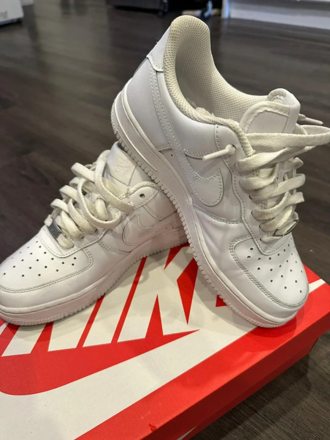 Nike Air Force 1 - White - Size 7 image indicator(2)