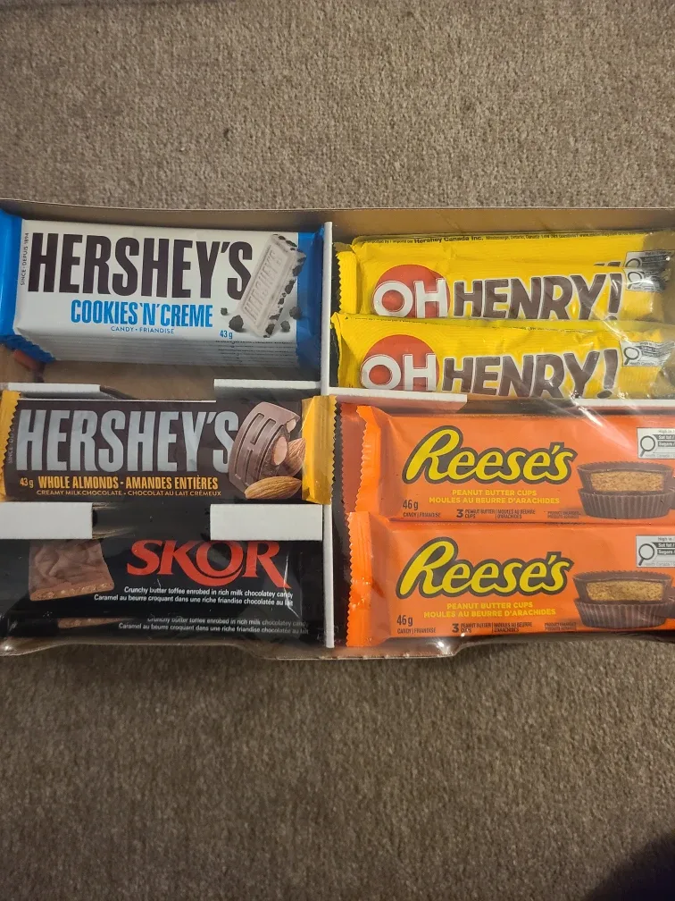 50 Assorted Chocolate Bars box - Hershey's, Reese's, Oh Henry!