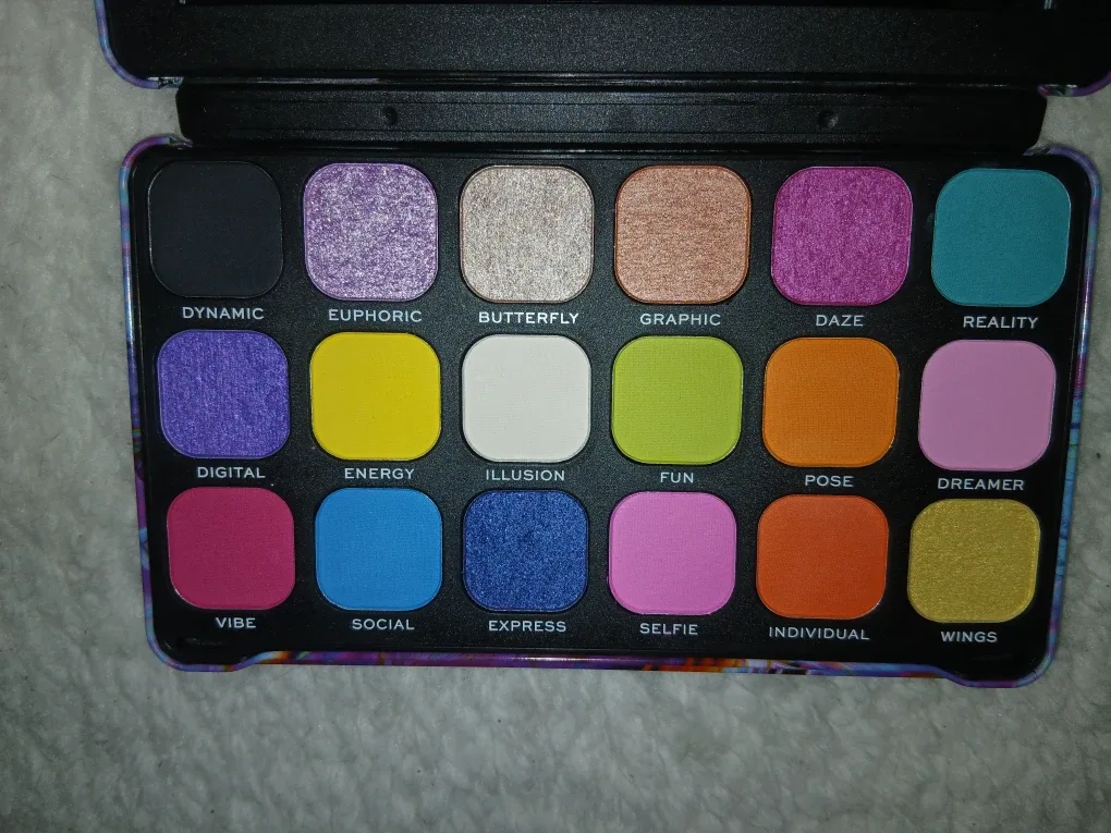 Makeup Revolution Butterfly Palette image indicator(3)