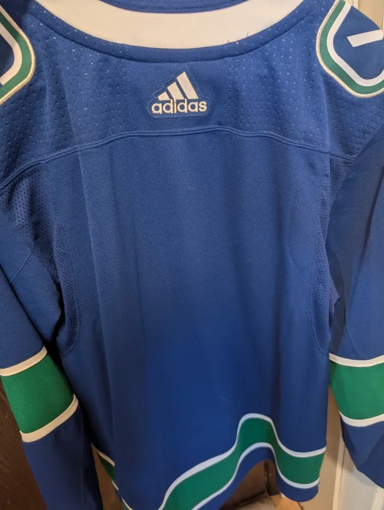 Vancouver Canucks Adidas NHL Jersey image indicator(7)