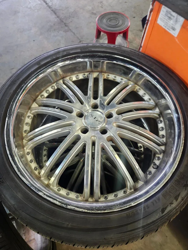 Set of 4 Orezon LX 275/40ZR22 Tires on 22" Rims image indicator(2)