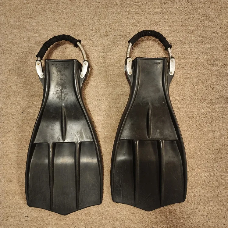 Aqualung Rocket Fins with spring straps image indicator(2)