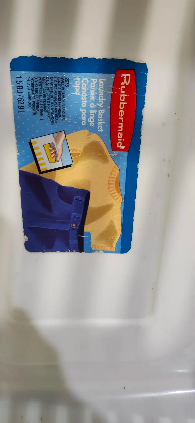 Rubbermaid White Laundry Basket strong - Gently Used image indicator(4)