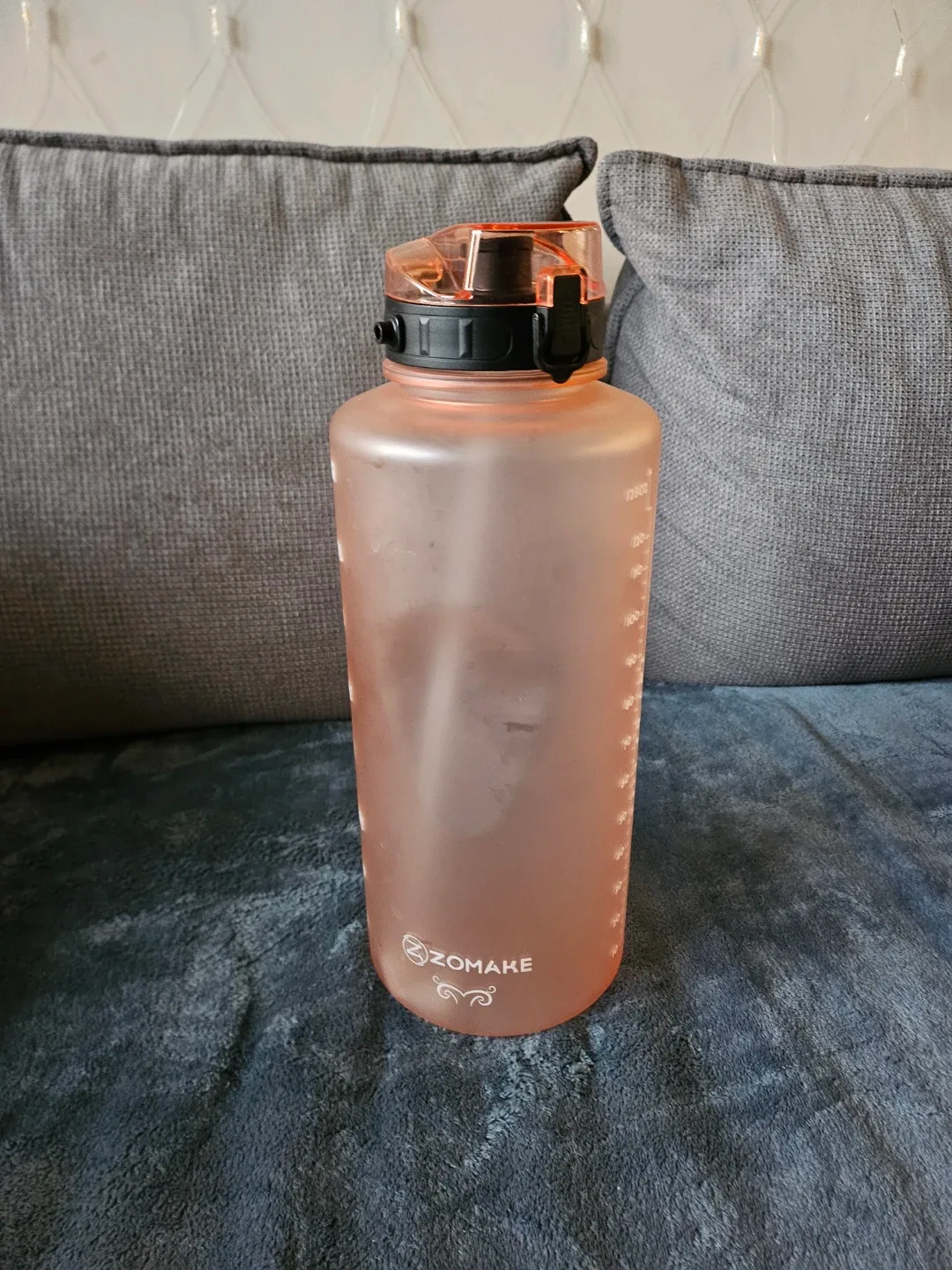 HUGE water bottle (3.7 L) broken handle thumbnail