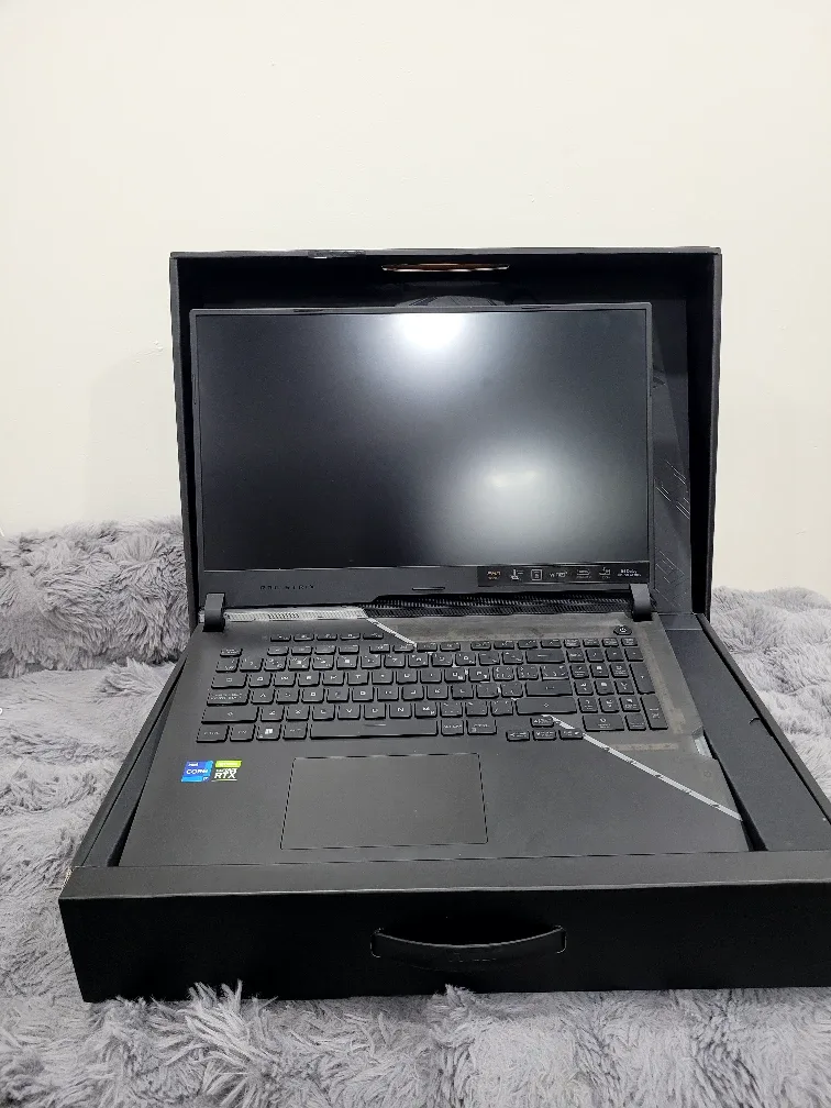 ASUS ROG Strix Gaming Laptop image indicator(2)