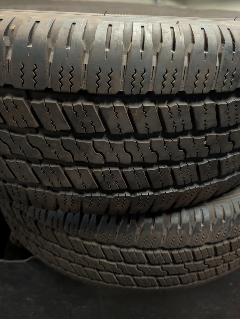 Set of 4 Wrangler P275/60R20 Tires
