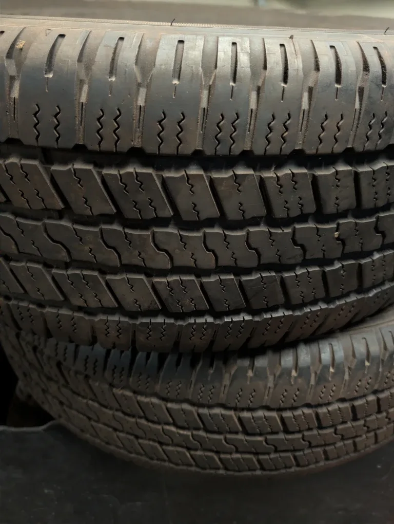 Set of 4 Wrangler P275/60R20 Tires