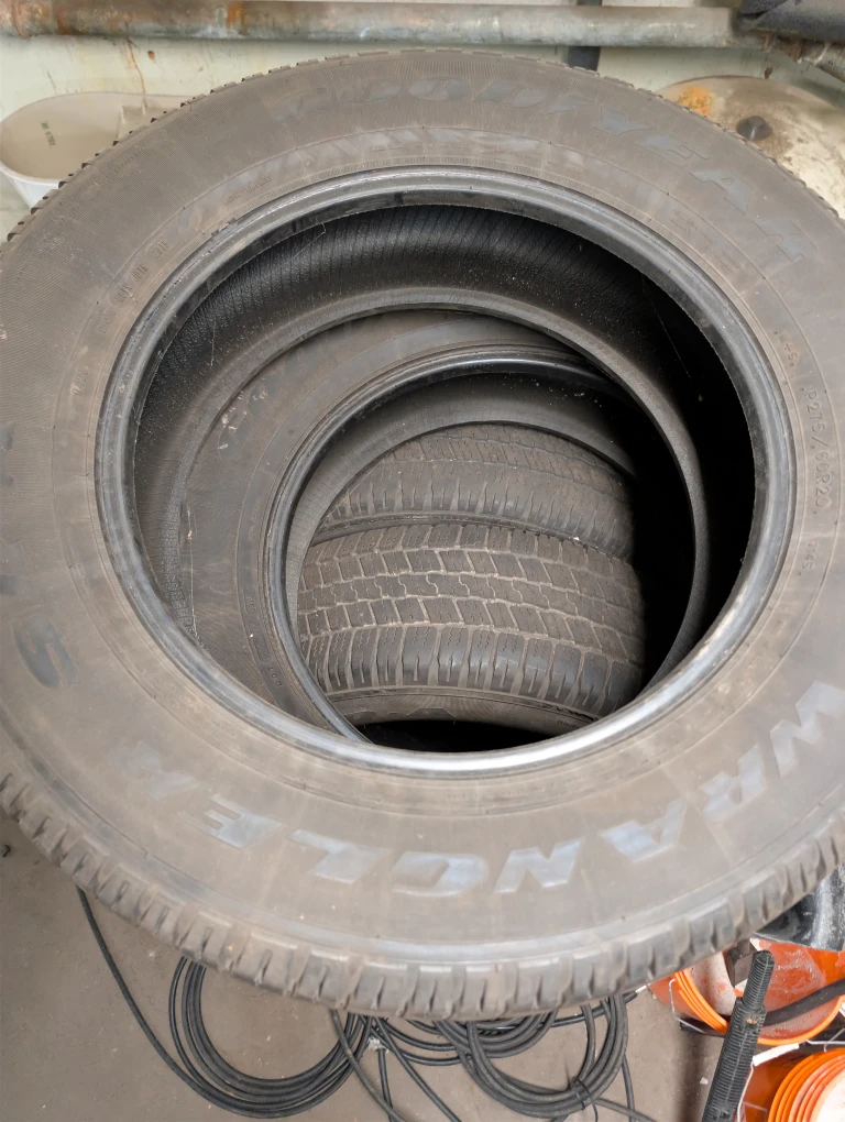 Set of 4 Wrangler P275/60R20 Tires - photo 2