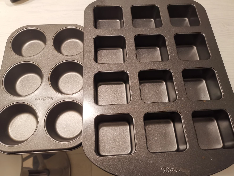 Betty Crocker & Wilton Baking Pans