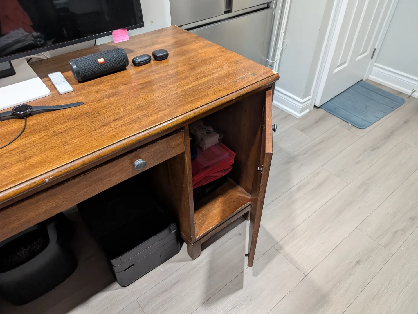 Wooden Desk with Drawers image indicator(5)