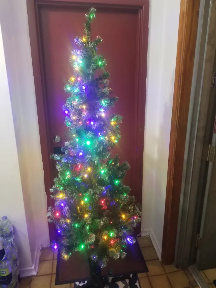 Pre-lit Artificial Christmas Tree image indicator(2)