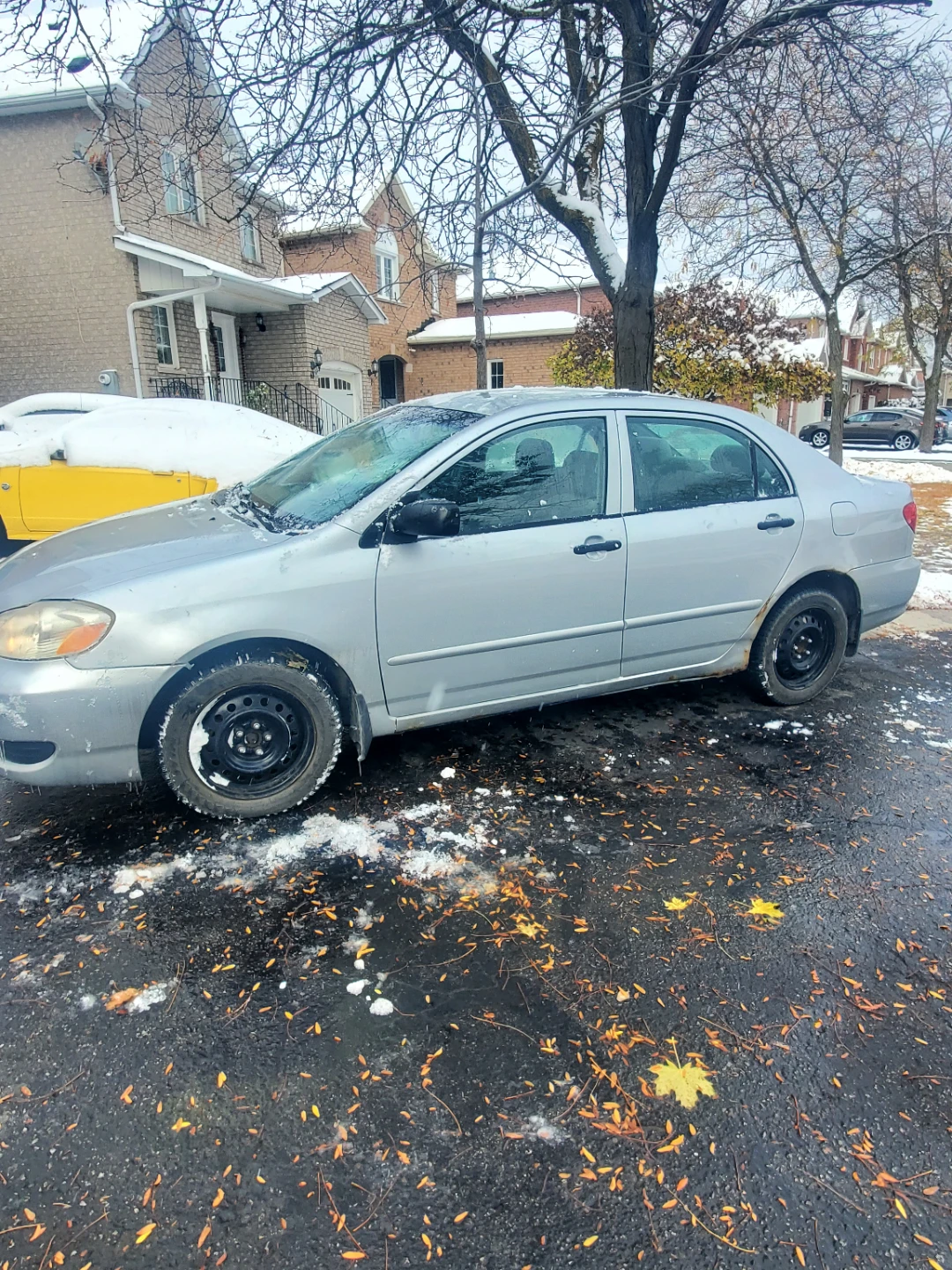Toyota Corolla Sedan - Silver - photo 2