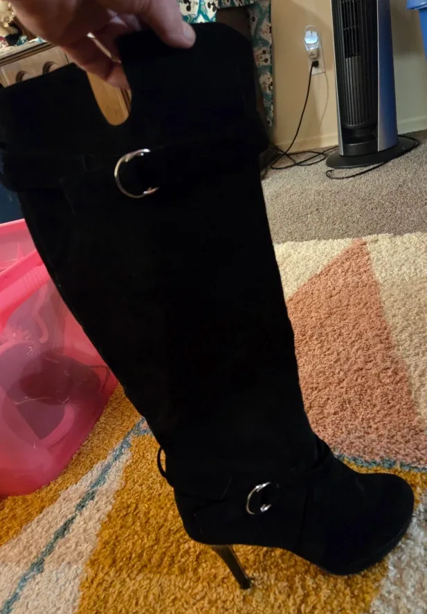 Brand new.Black Knee High Heel Boots - Size 42 image indicator(2)