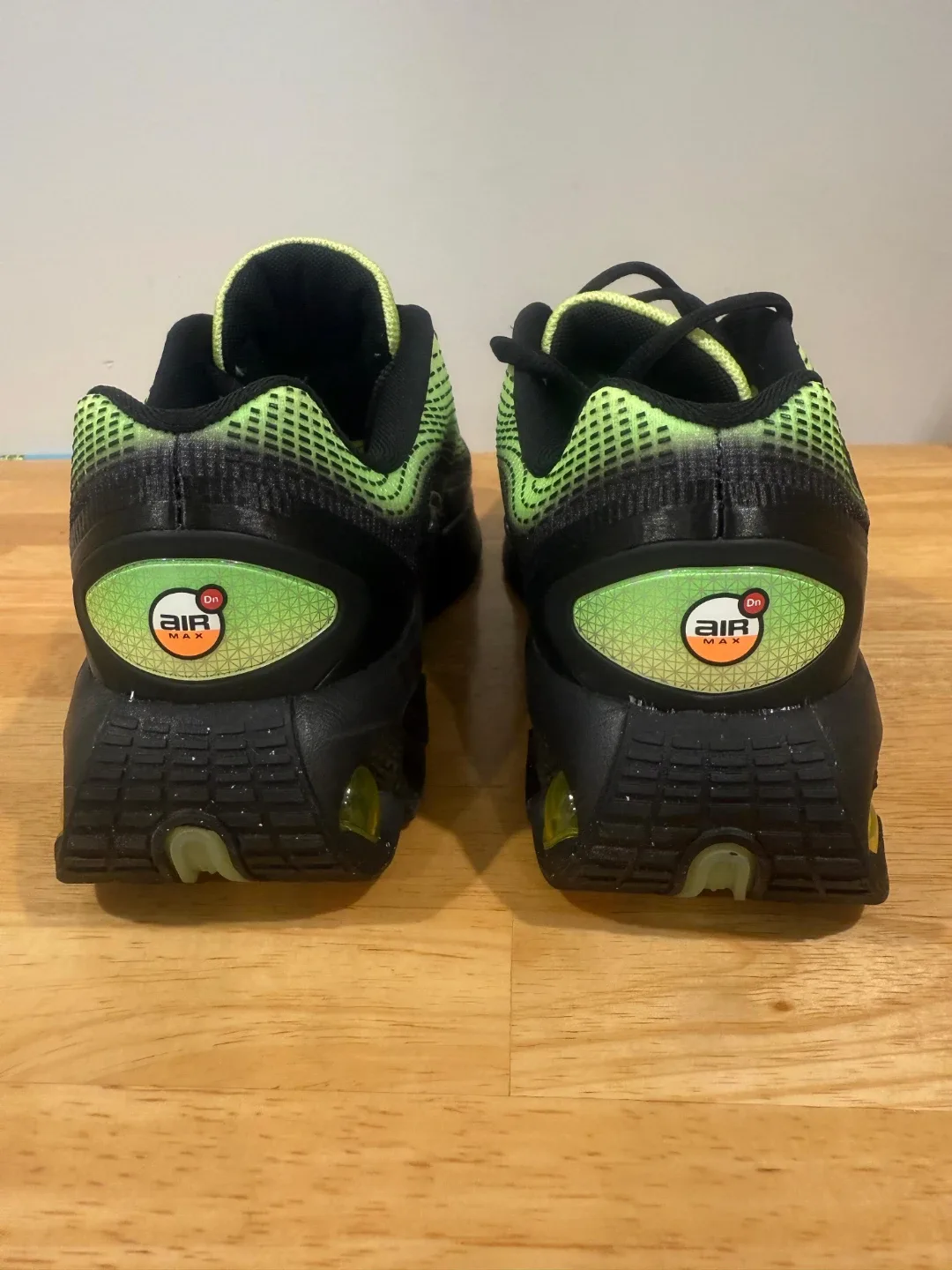 Nike Air Max TN AMD (GS) Neon Green, Size 6.5 image indicator(6)