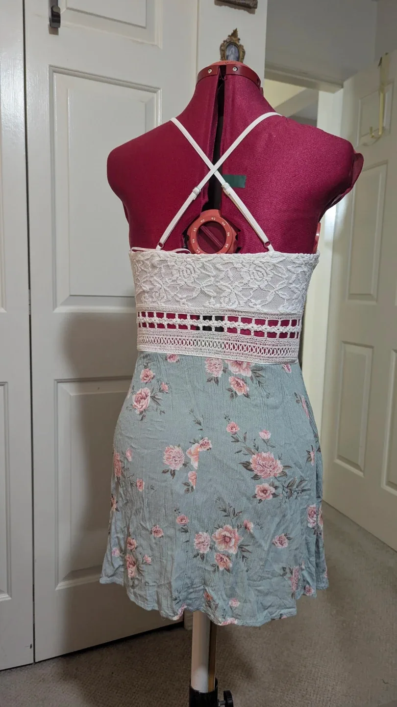 American Eagle Floral Dress image indicator(2)